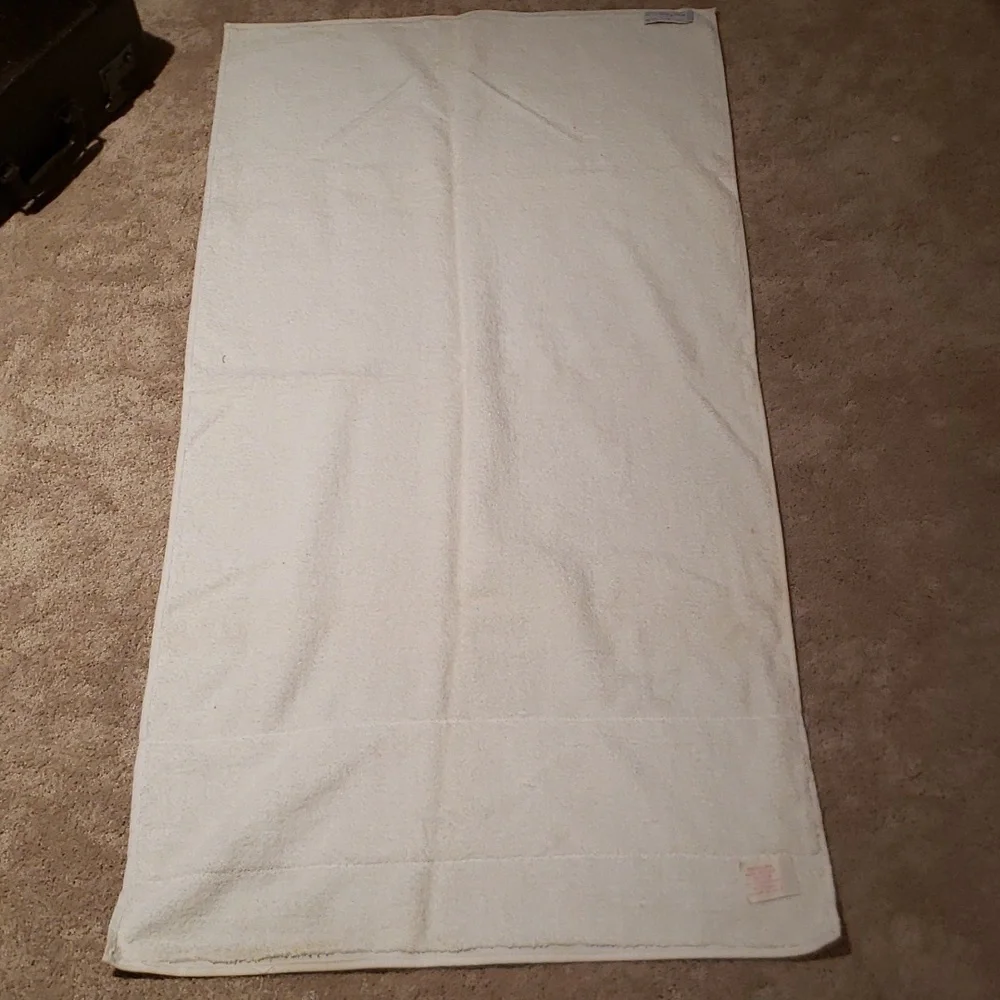 New Vintage Oscar De La Renta bath towel Royal Family Cannon floral embroidery